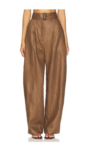 Pleated Barrel Trouser in Brown. - size 0 (also in 2, 4, 6) - MATTHEW BRUCH - Modalova