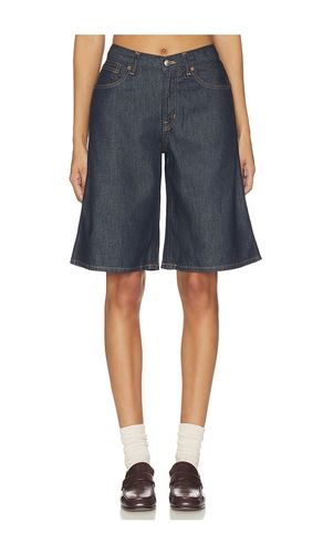 The V Waist Bermuda Short in Airy Denim in . Size 23. Also in 27, 29 - Madewell - Modalova