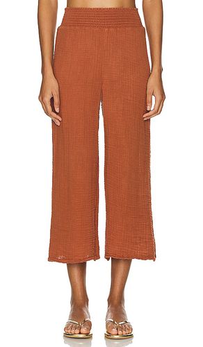 Medina Smocked Waist Cropped Pant in Brown. - size L (also in M, S, XS) - Michael Stars - Modalova