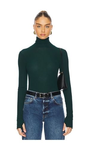 Arlen Long Sleeve Fitted Turtle Neck Top in Green. - size M (also in S, XL, XS) - Michael Lauren - Modalova