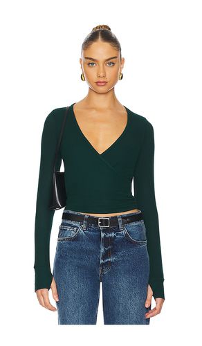 Fairbanks Surplice Deep V Long Sleeve W/ Thumbhole Top in Green. - size M (also in S, XS) - Michael Lauren - Modalova