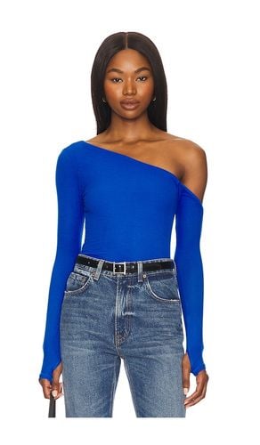 Magdalino Asymmetrical Fitted Cold Shoulder Long Sleeve Top in Blue. - size L (also in M, S, XL, XS) - Michael Lauren - Modalova