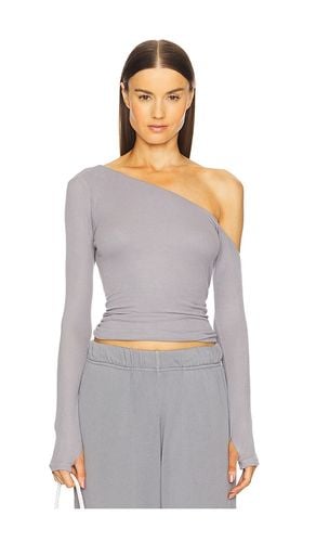 Magdalino Asymmetrical Fitted Cold Shoulder Long Sleeve Top in Grey. - size L (also in M, S, XL, XS) - Michael Lauren - Modalova