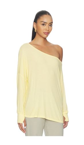 X REVOLVE Kristopher Open Shoulder Top in . Size M. Also in S - Michael Lauren - Modalova