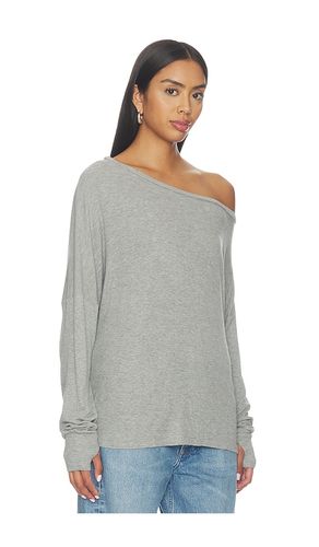 X REVOLVE Kristopher Open Shoulder Top in . Size L. Also in M, S, XS - Michael Lauren - Modalova