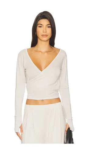 Aziel Long Sleeve Cross Front Tee in Ivory. - size M (also in S) - Michael Lauren - Modalova
