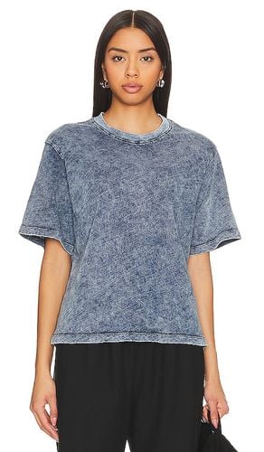 Hester Acid Wash Crop Top in Blue. - size XL/1X (also in XS, XXL/2X) - Michael Lauren - Modalova