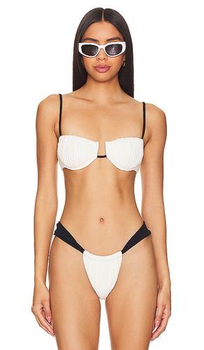 X Olivia Culpo Petal Bikini Top in Cream. - size L (also in M, S, XS) - Montce Swim - Modalova