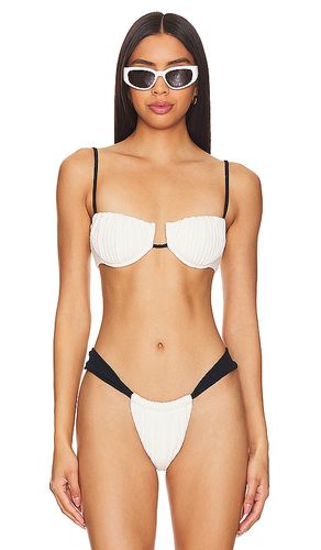 X Olivia Culpo Petal Bikini Top in Cream. - size L (also in S, XS) - Montce Swim - Modalova