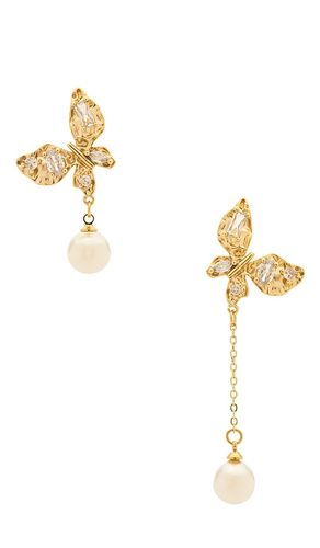 She's A Flutter Earring in Metallic - Natalie B Jewelry - Modalova
