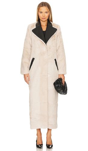 Laurence Faux Fur Coat in Neutral. - size L (also in XL) - NBD - Modalova