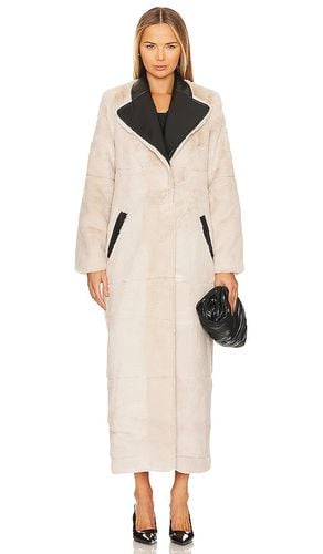 Laurence Faux Fur Coat in Neutral. - size M (also in XL) - NBD - Modalova