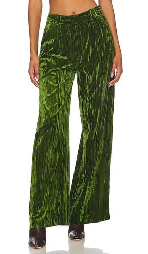 Pantalón con trabilla crinkled velvet pleated en color verde talla S en - Green. Talla S (también en XS) - NBD - Modalova