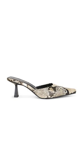 The Kingsley Heel Pump in Beige. - size 5 (also in 6, 7, 8, 9) - Nakedvice - Modalova
