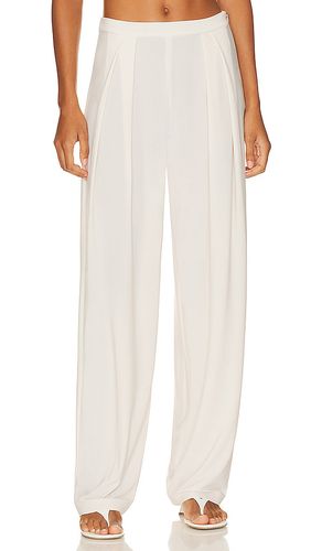 Tapered Pleated Trouser in Cream. - size M (also in S, XS) - Norma Kamali - Modalova