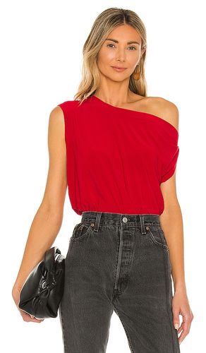 Top con hombros caídos x revolve en color talla M en - Red. Talla M (también en XS, XXS) - Norma Kamali - Modalova