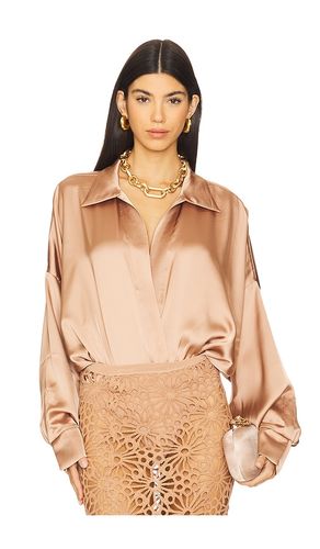 Super Oversized Boyfriend Neck Shirt Bodysuit in Brown. - size L (also in M, S) - Norma Kamali - Modalova