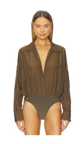 X REVOLVE Super Oversized Boyfriend Shirt Bodysuit in . Size S. Also in M - Norma Kamali - Modalova