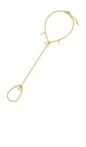 X REVOLVE Pearl Shaker Hand Chain in - NAiiA - Modalova