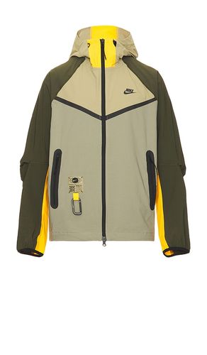 Tech Full Zip Trek Jacket in Olive. - size L (also in M, S) - Nike - Modalova
