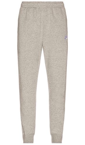 NSW Club Jogger Straight Leg in Grey. - size L (also in S, XL, XL/1X, XXL) - Nike - Modalova