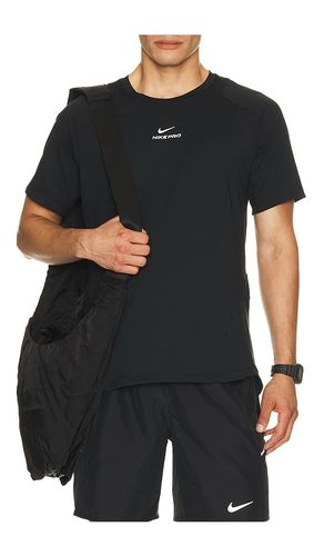 Pro Training Dri-Fit Advanced Short-Sleeve Top in . - size L (also in M, S, XL/1X, XS, XXL/2X) - Nike - Modalova