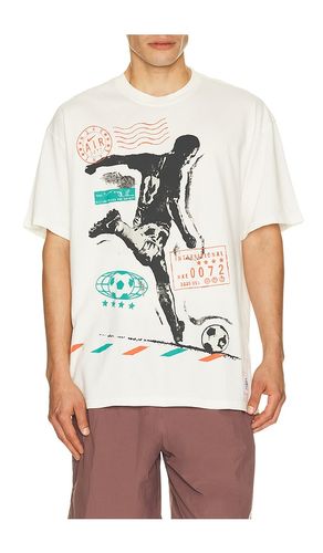 NSW Tee LSE Celeb Fb in Cream. - size L (also in M, S, XL/1X, XS, XXL/2X) - Nike - Modalova