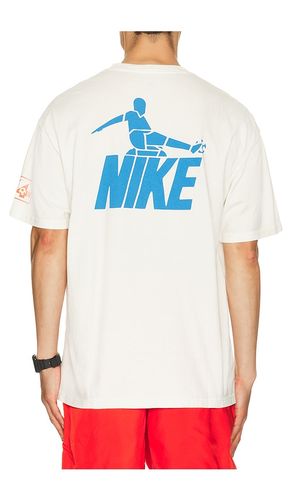 NSW Tee LSE Celeb Fb 2 in Cream. - size L (also in M, S, XL/1X) - Nike - Modalova