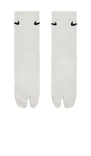Everyday Plus Lightweight Crew Tabi Sock in Ivory. - size L (also in M, S, XL) - Nike - Modalova