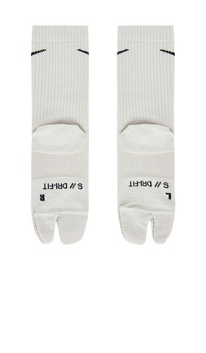 Everyday Plus Lightweight Crew Tabi Sock in Ivory. - size L (also in M, S, XL) - Nike - Modalova