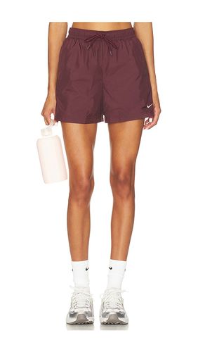 Essential Woven Mid Rise Short in Burgundy. - size L (also in M, S, XL, XS) - Nike - Modalova