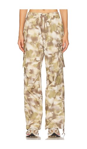 Camo Cargo Pants in Army. - size M (also in S, XS) - Nike - Modalova