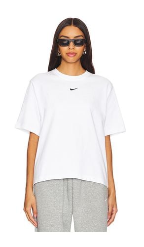 Essential Boxy Tee in . - size L (also in M, S, XL/1X, XS, XXL/2X) - Nike - Modalova