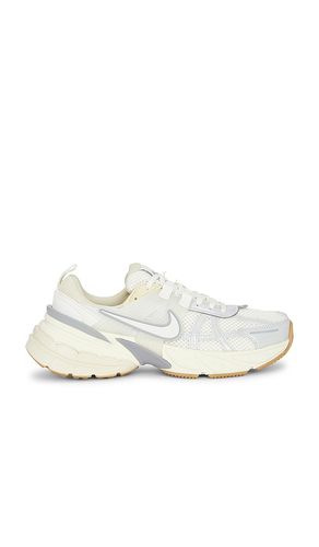 V2k Run Sneaker in White. - size 10 (also in 10.5, 11, 5.5, 6, 6.5, 7, 7.5, 8, 8.5, 9, 9.5) - Nike - Modalova