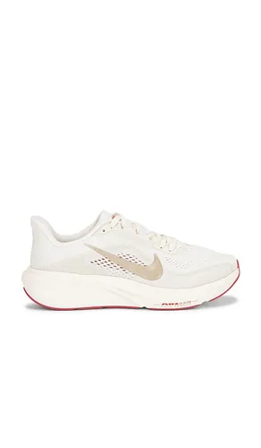 Air Zoom Pegasus 42 Sneaker in Ivory. - size 6.5 (also in 8, 8.5, 9.5) - Nike - Modalova