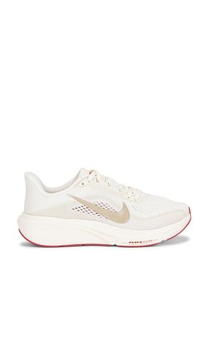 Air Zoom Pegasus 42 Sneaker in Ivory. - size 6 (also in 6.5, 7, 7.5, 8.5, 9, 9.5) - Nike - Modalova