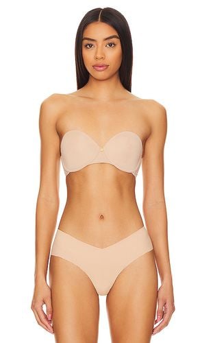 Pure Luxe Strapless Contour Underwire Bra in Nude. - size 32B (also in 32C, 34B, 34C, 36B, 36C, 36D) - Natori - Modalova