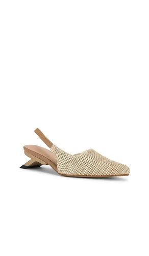 X REVOLVE Madi Swedish Pump in . Taglia 10. Also in 7 - Nora Lozza - Modalova