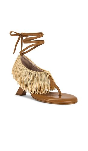 X REVOLVE Flip Fringe Sandal in . Size 7. Also in 10 - Nora Lozza - Modalova
