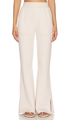 Rusty Side Slit Flair Pant in Beige. - size L (also in XS) - NSF - Modalova