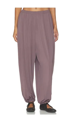 Stretch Knit Harem Pants in Taupe. - size S (also in M) - NikeSKIMS - Modalova