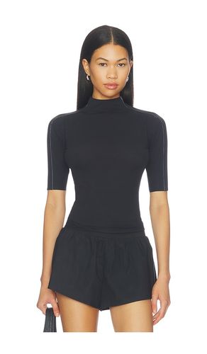 Weightless Short Sleeve Top in . Size M. Also in S, XXS - NikeSKIMS - Modalova