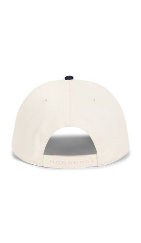 Design 26 5 Panel Snapback in - ONE OF THESE DAYS - Modalova