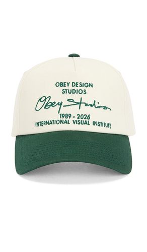 Design Studio 5 Panel Strapback Hat in - Obey - Modalova