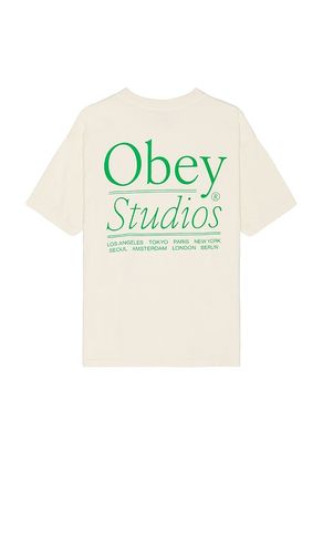 Camiseta studios en color crema talla L en - Cream. Talla L (también en M, S) - Obey - Modalova