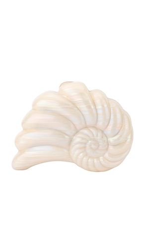 Ava pearl shell clutch in color ivory size all - olga berg - Modalova