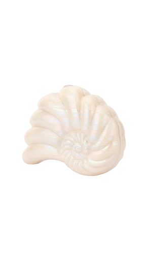 Ava pearl shell clutch in color ivory size all - olga berg - Modalova