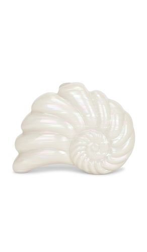 Ava Pearl Shell Clutch in - olga berg - Modalova