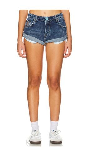 Bandits Low Waist Denim Short in Blue. - size 23 (also in 24, 25, 26, 27, 28, 29, 30, 31, 32, 33, 34) - One Teaspoon - Modalova