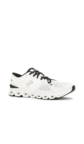 Cloud X 4 Sneaker in White. - size 10 (also in 10.5, 11, 11.5, 12, 12.5, 13, 7.5, 8, 8.5, 9, 9.5) - On - Modalova